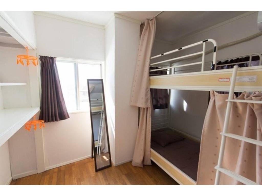 Palanda nebo palandy na pokoji v ubytování OYADO YAMASASHI - Vacation STAY 16887