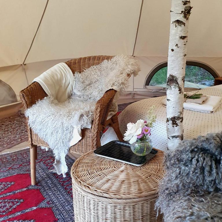 Posezení v ubytování Skålbo gårdsglamping