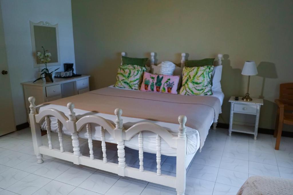 Postel nebo postele na pokoji v ubytování AYURVEDA RESORT