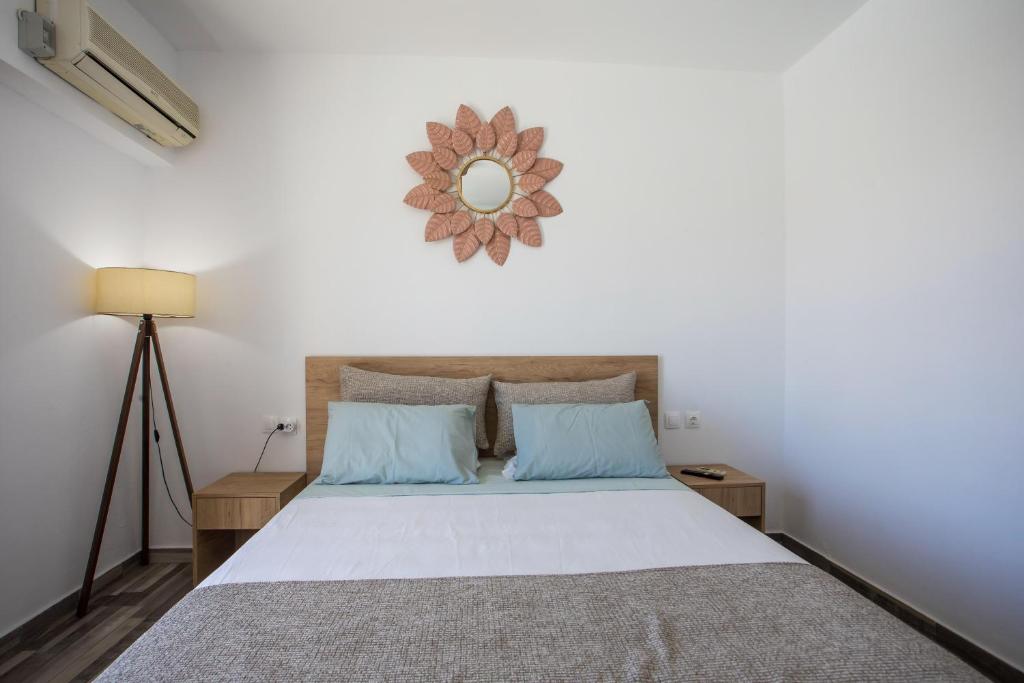 Postel nebo postele na pokoji v ubytování Lisabeth Apartments