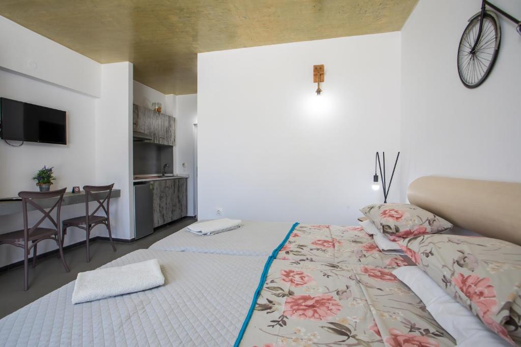 Lisabeth Apartments - 12