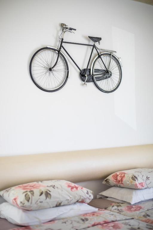 Lisabeth Apartments - 18