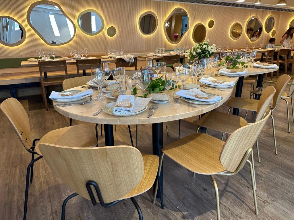 Un restaurante o sitio para comer en Hotel Dos Rios Origen