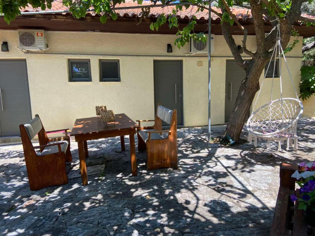 Patio nebo venkovní prostory v ubytování Karras Village