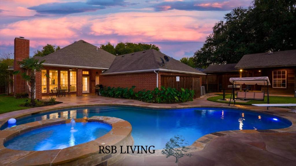 Kolam renang di atau dekat dengan Impressive 5BR 3,5BA Holiday Home with Pool, Game Room & Cinema Room