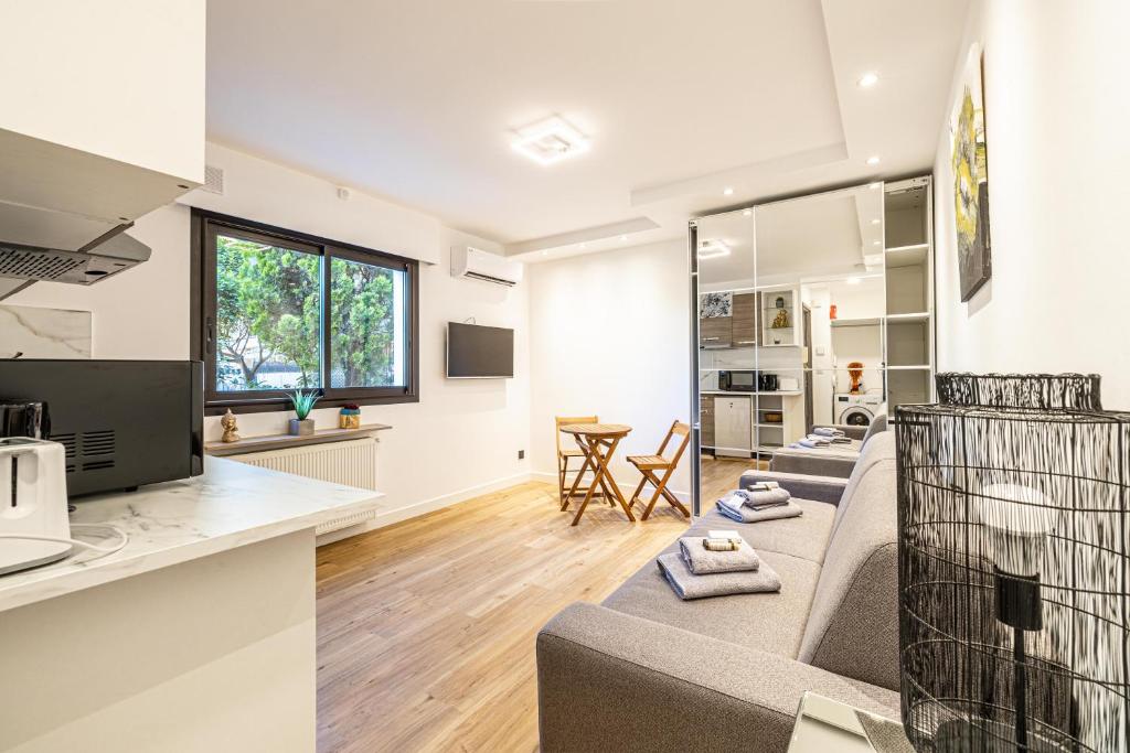 Photo de la galerie de l'établissement 4 BARON - Spacieux studio rénové quartier des Anglais, à Cannes