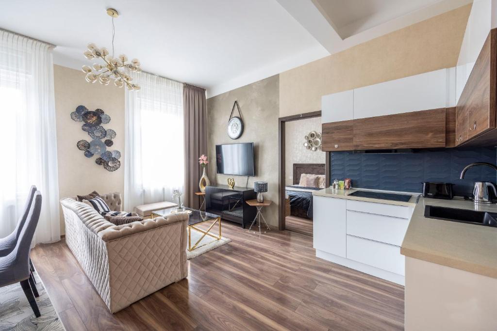Kuchyň nebo kuchyňský kout v ubytování Luxurious Elizabeth St Residence with Sauna