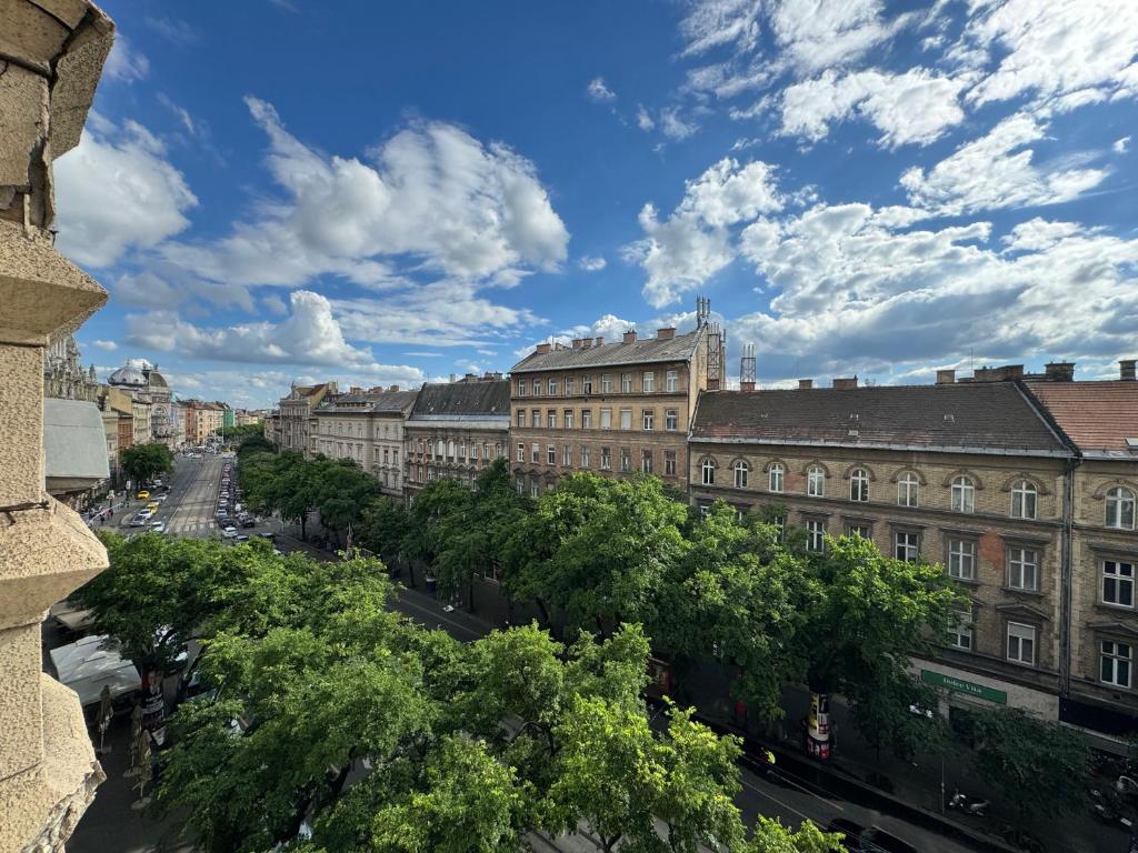 Nespecifikovaný výhled na destinaci Budapešť nebo výhled na město při pohledu z apartmánu