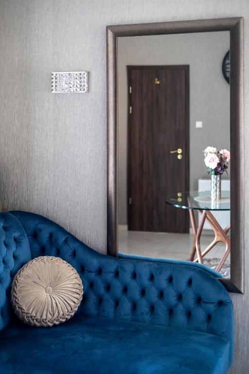Posezení v ubytování Luxurious Elizabeth St Residence with Sauna