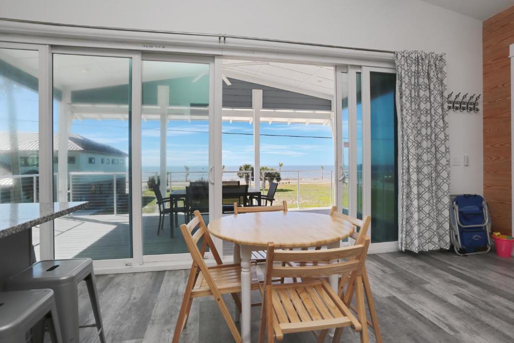 Sunny Breeze A by Pristine Properties Vacation Rentals, Mexico Beach