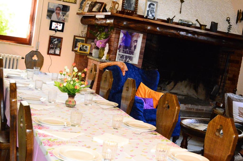 Restauracja lub miejsce do jedzenia w obiekcie Agriturismo Valle Verde
