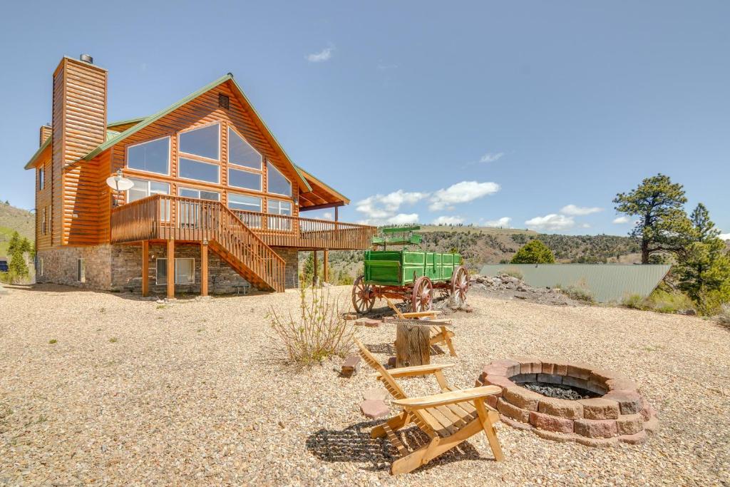 PetFriendly Cabin Less Than 1 Mi to Panguitch Lake!, Panguitch