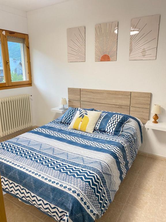 Katil atau katil-katil dalam bilik di Apartamento Espert Biescas