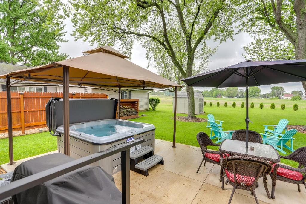 Zahrada ubytování Port Clinton Home Hot Tub, Steps to Portage River
