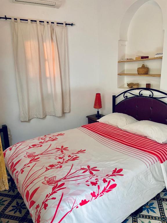 Postel nebo postele na pokoji v ubytování Riad Lwalidin