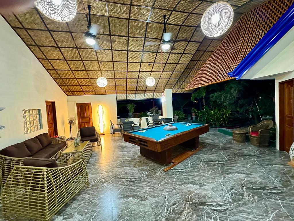 Biliár nebo kulečník v ubytování Bamboo Paradise Beach Resort