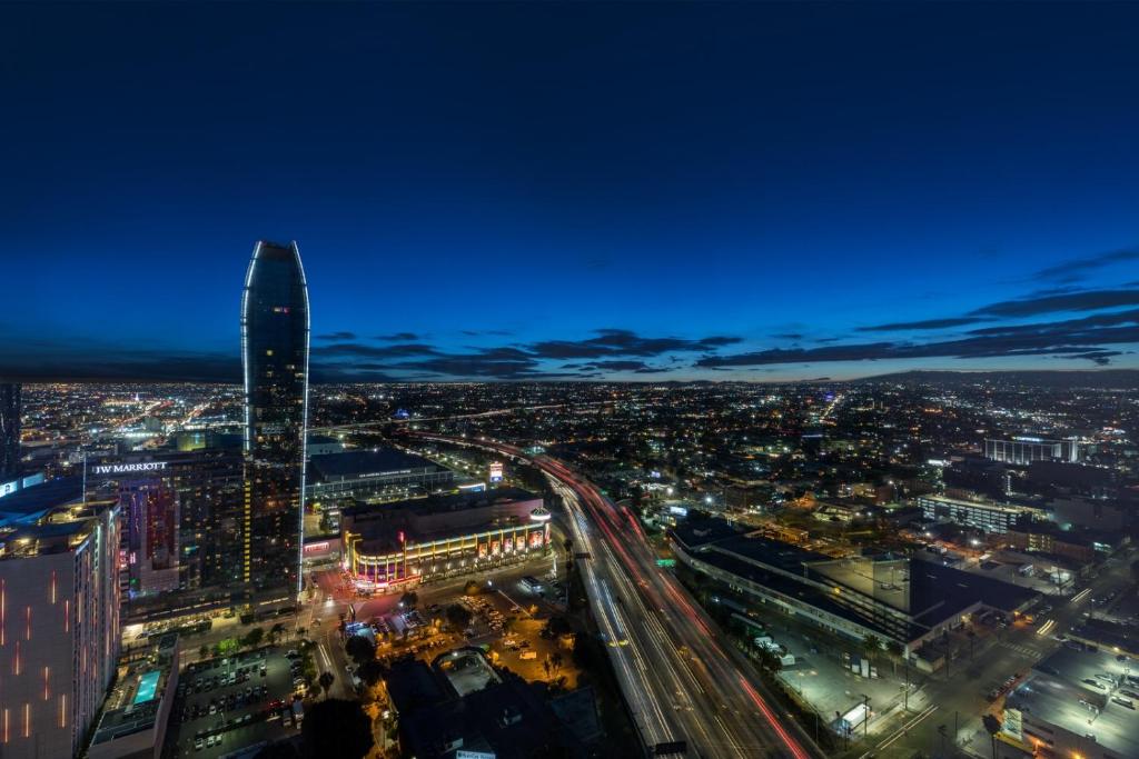 Hotel Lavish High-Rise 2bed Apt in the Hearth of Downtown LA, a city skyline at night with a tall building at Lavish High-Rise 2bed Apt in the Hearth of Downtown LA in Los Angeles