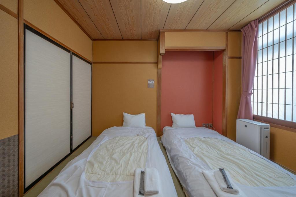 Postel nebo postele na pokoji v ubytování KOMOREBI HOSTEL-your cozy place-