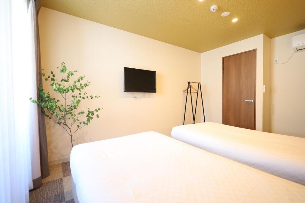 Postel nebo postele na pokoji v ubytování HOTEL THE POINT Kiyomizu Gojo