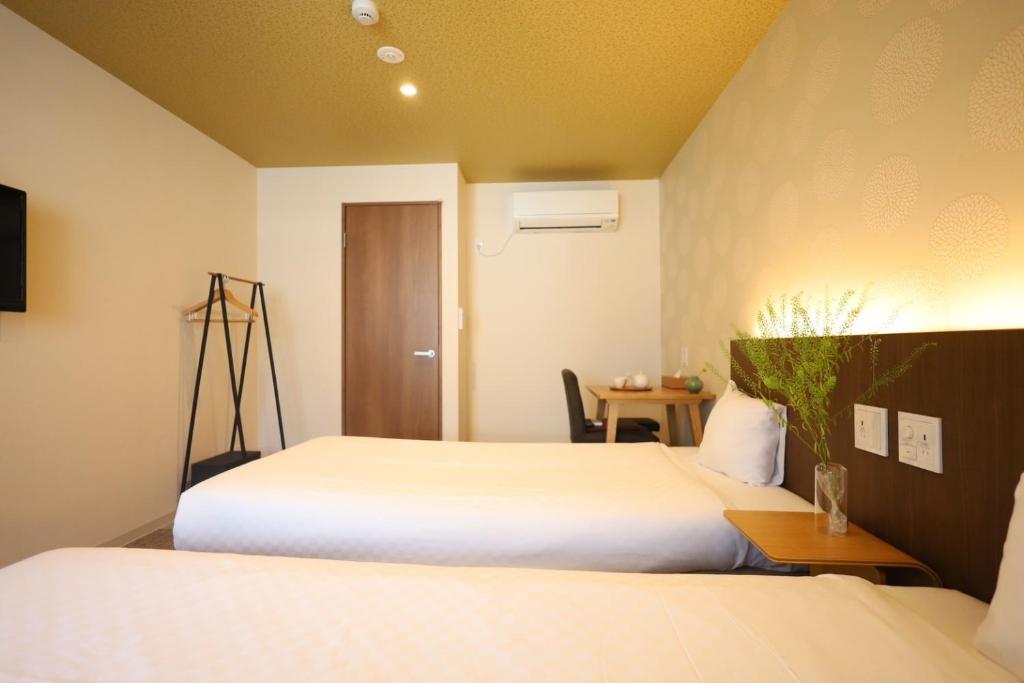 Postel nebo postele na pokoji v ubytování HOTEL THE POINT Kiyomizu Gojo