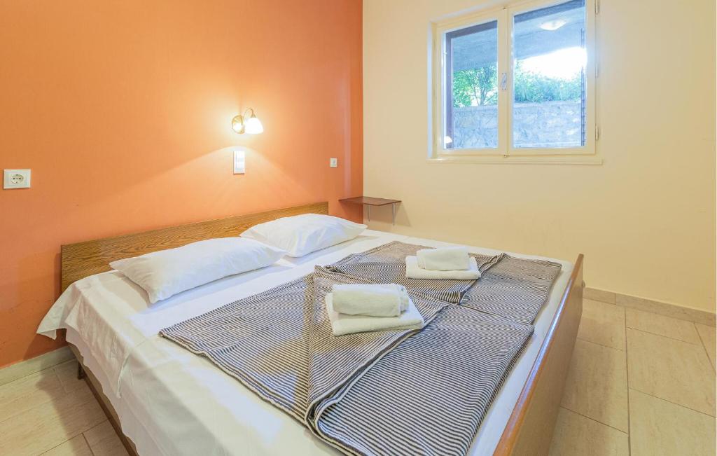 Posteľ alebo postele v izbe v ubytovaní Nice Apartment In Kampor With Wifi