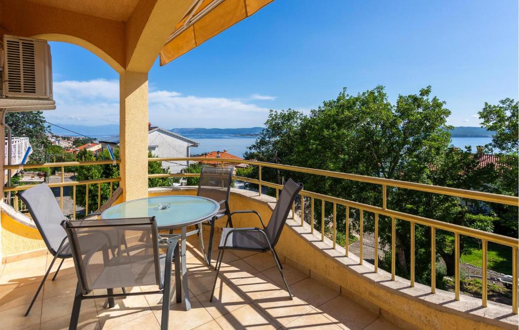 1 Bedroom Lovely Apartment In Dramalj