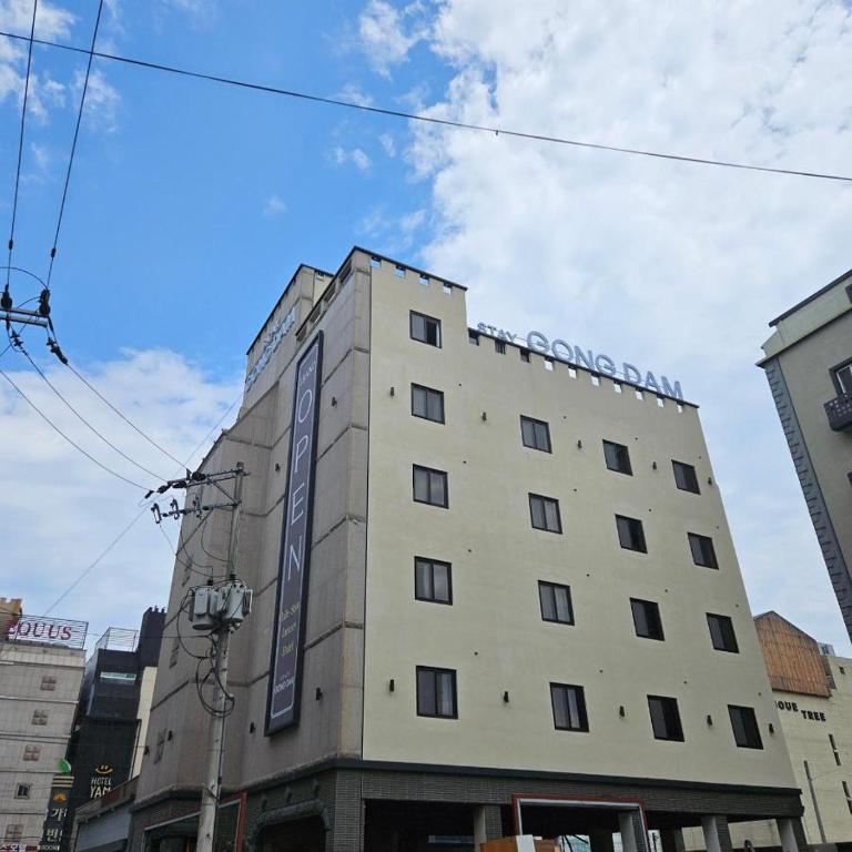 Budova, kde se hotel nachází