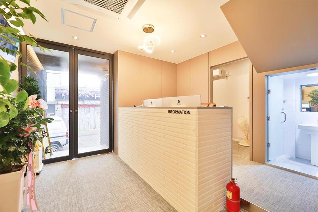 Kuchyň nebo kuchyňský kout v ubytování Gongdam Stay Hotel Ulsan Samsan