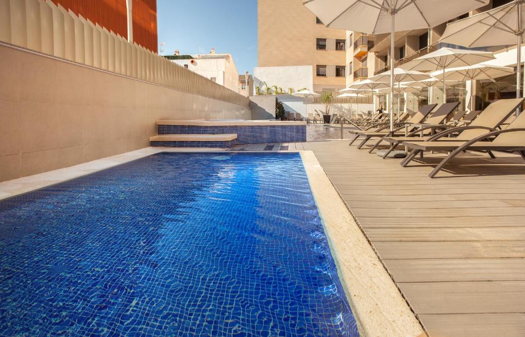 Bazén v ubytování Hotel RH Vinarós Aura nebo v jeho okolí