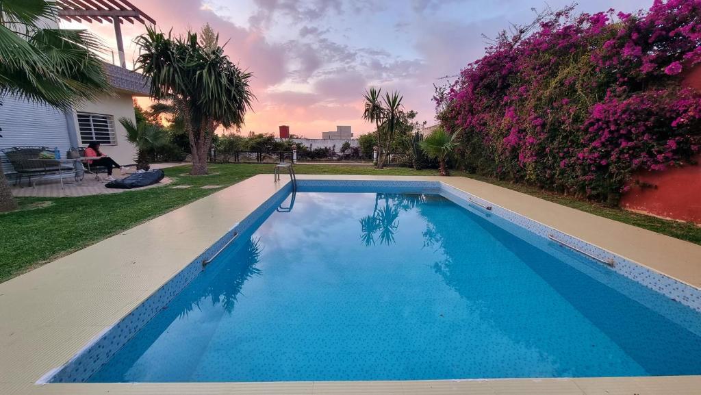 a swimming pool in the backyard of a house at Belle maison de campagne in Kenitra
