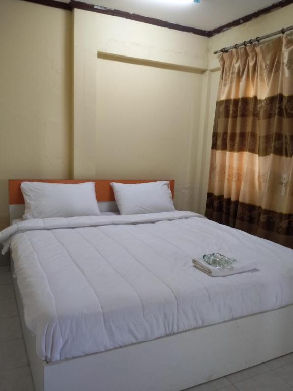 Una cama o camas en una habitación de Mintra Hotel