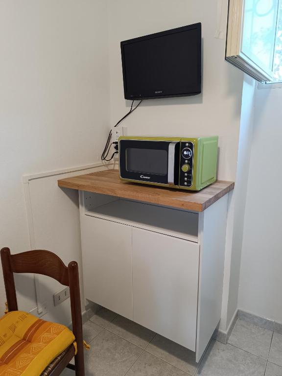Kuchnia lub aneks kuchenny w obiekcie bilocale Marina di Pisa