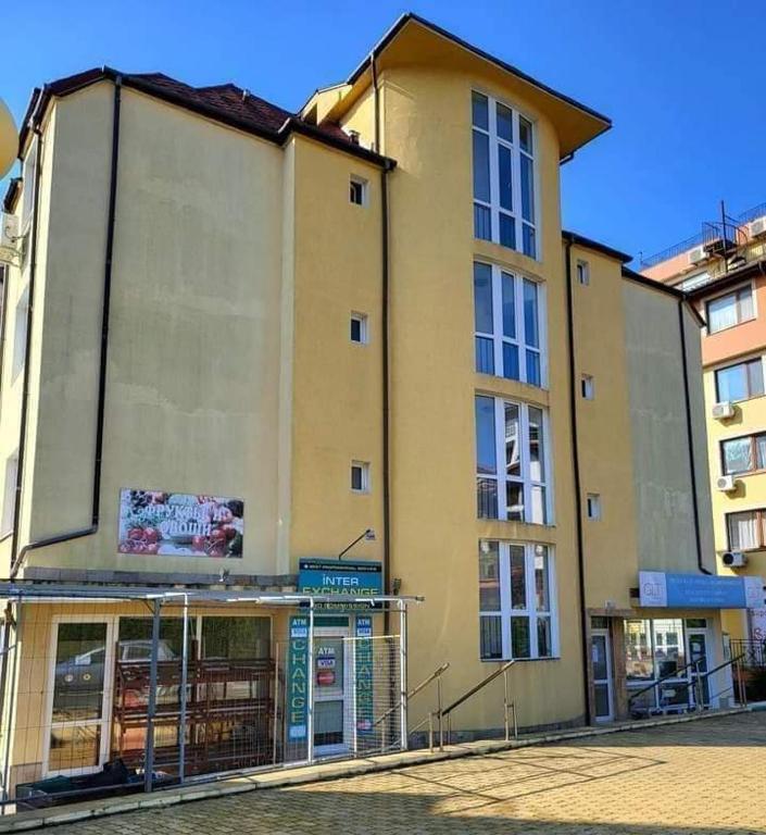 Страхотен Тристаен апартамент