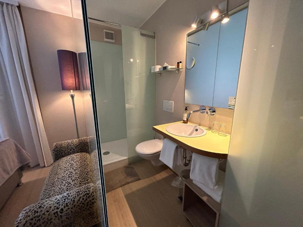 Koupelna v ubytování Maxhotel