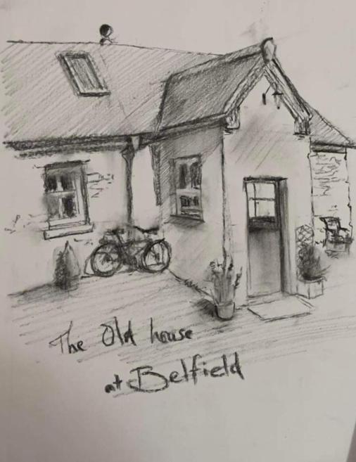 特拉利的住宿－The Old House at Belfield，书目外屋的画