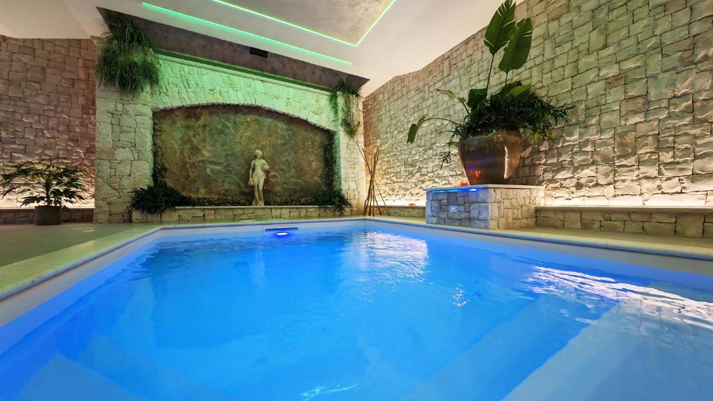 Bazén v ubytování Pietra Viva Suite e Relax nebo v jeho okolí