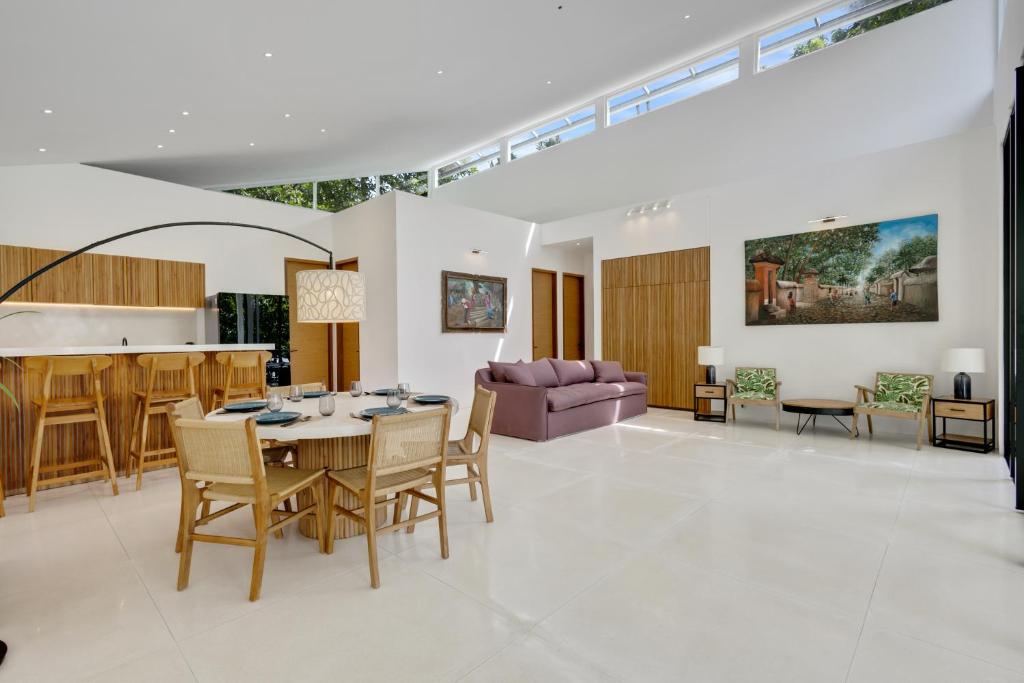 Posezení v ubytování New 3 BR Jungle Villa in gated community