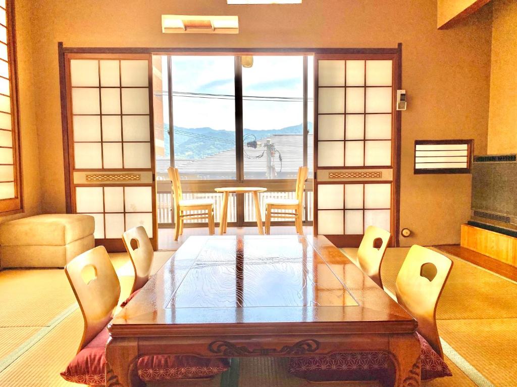 Posezení v ubytování 日本旅館　松亀荘