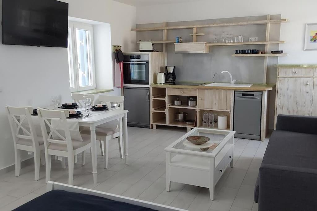 Kuchyň nebo kuchyňský kout v ubytování Marvens Apartment