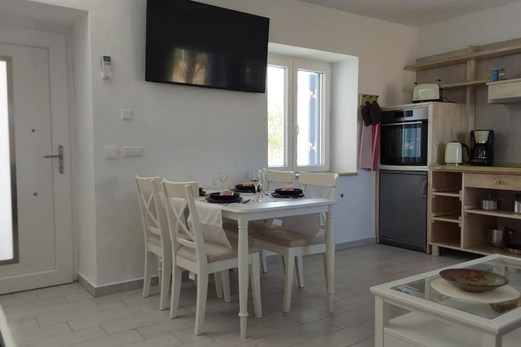 Kuchyň nebo kuchyňský kout v ubytování Marvens Apartment