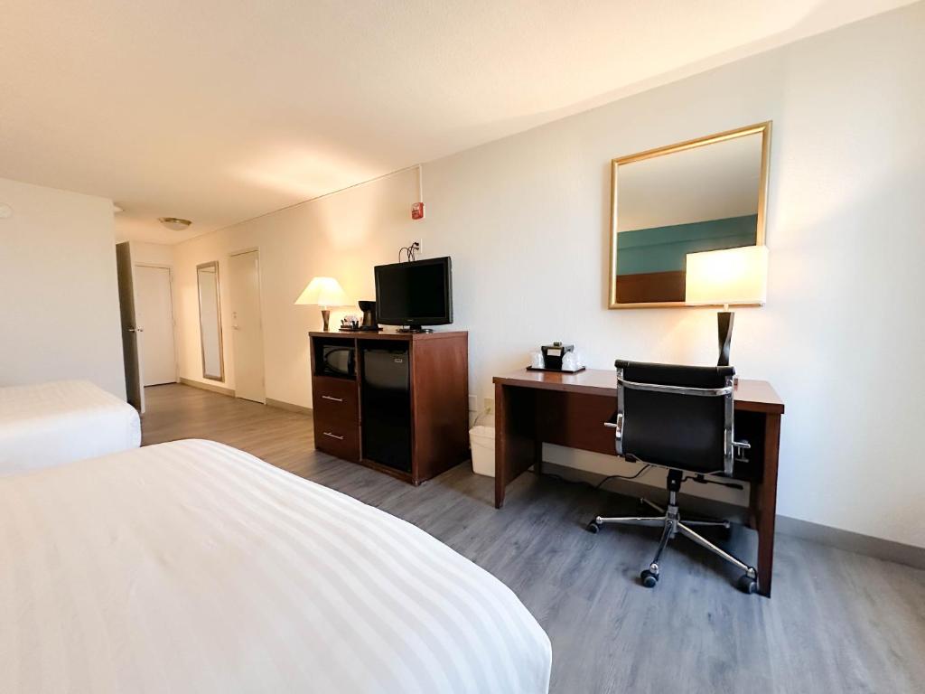 Comfort Inn & Suites Kissimmee by the Parks - 