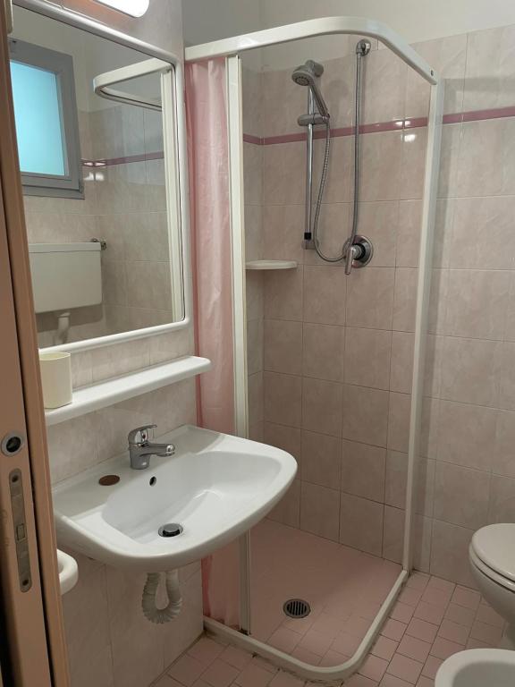 Koupelna v ubytování Piccolo Hotel