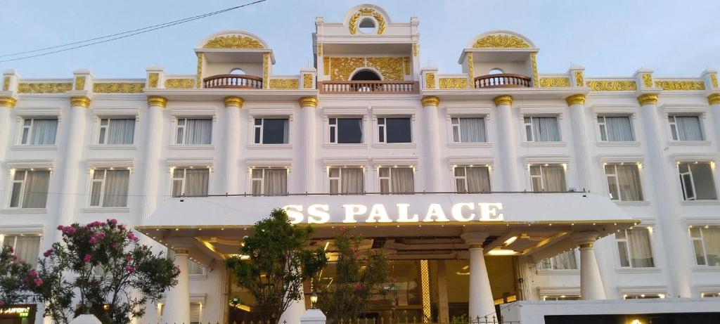 Majutusasutuse Hotel SS Palace fassaad või sissepääs