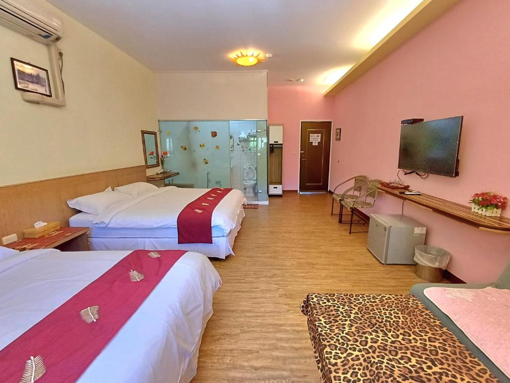 A bed or beds in a room at 永旺旅店 Yong Wong Hostel
