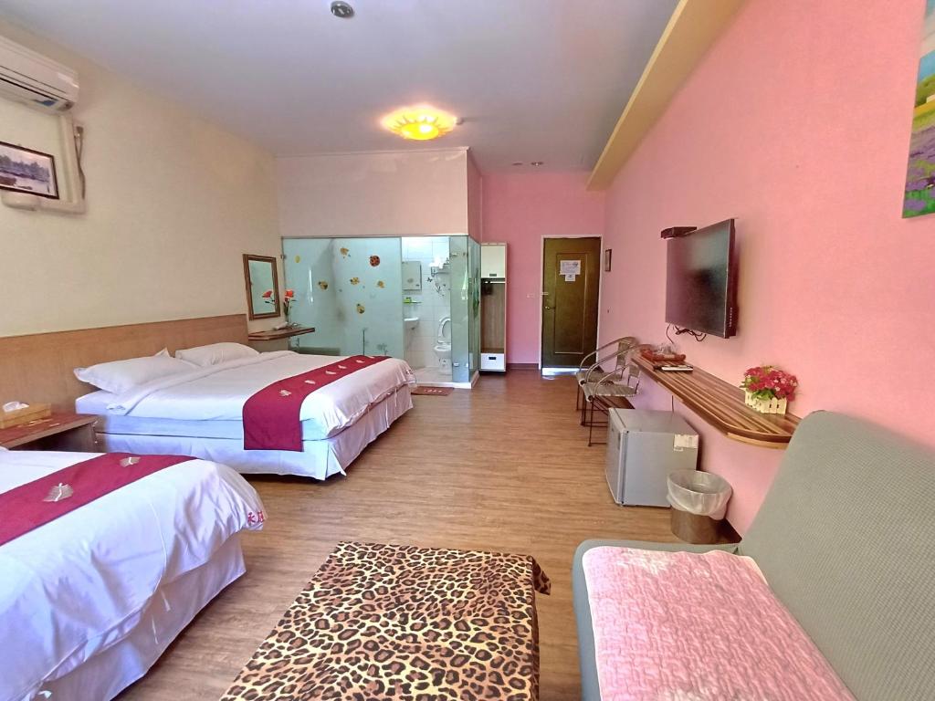 A bed or beds in a room at 永旺旅店 Yong Wong Hostel