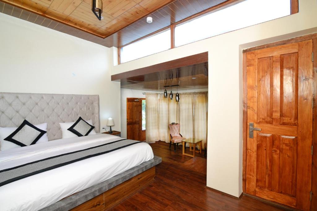 Postel nebo postele na pokoji v ubytování Thiksay Organic Resort and Retreat