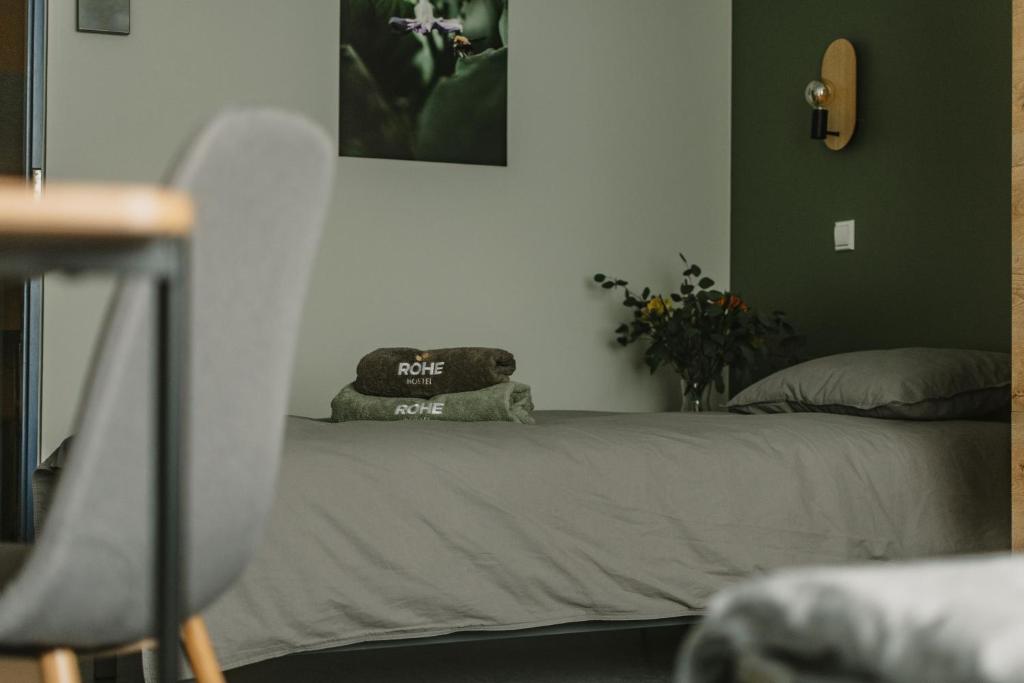 Postel nebo postele na pokoji v ubytování ROHE Hostel