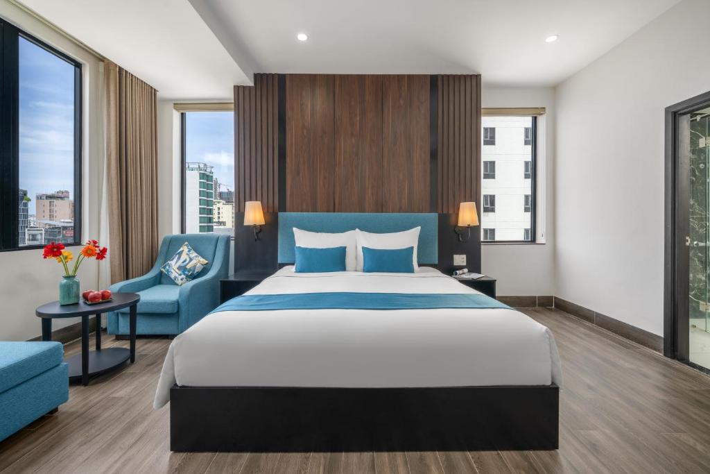 Postel nebo postele na pokoji v ubytování ViAn Hotel And Spa Danang