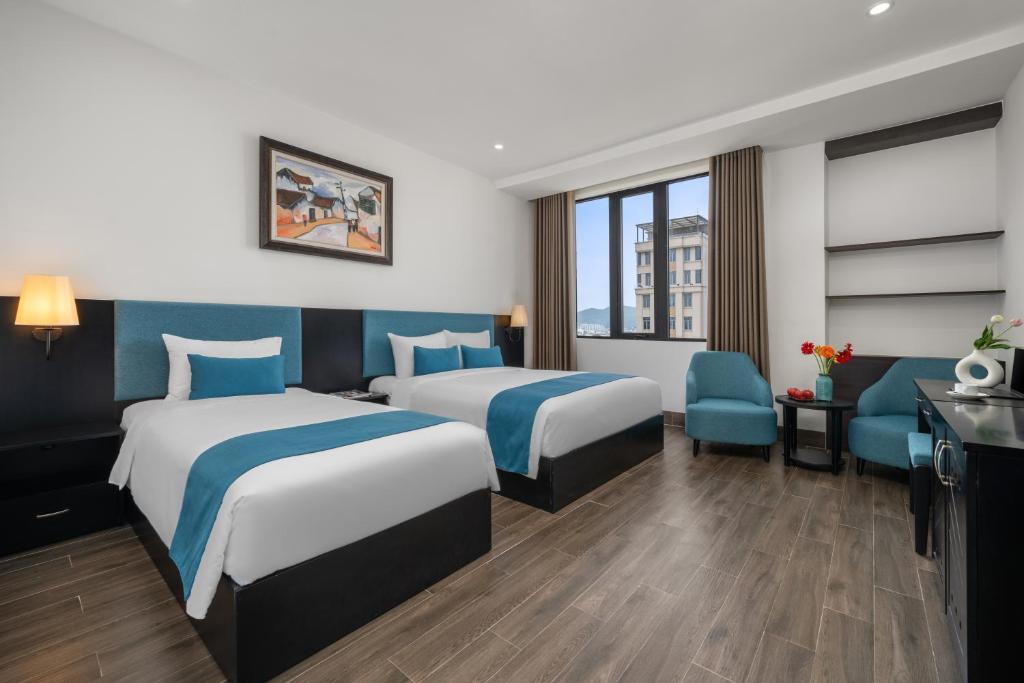 A two-bed room with a window, seating corner, and open shelving.