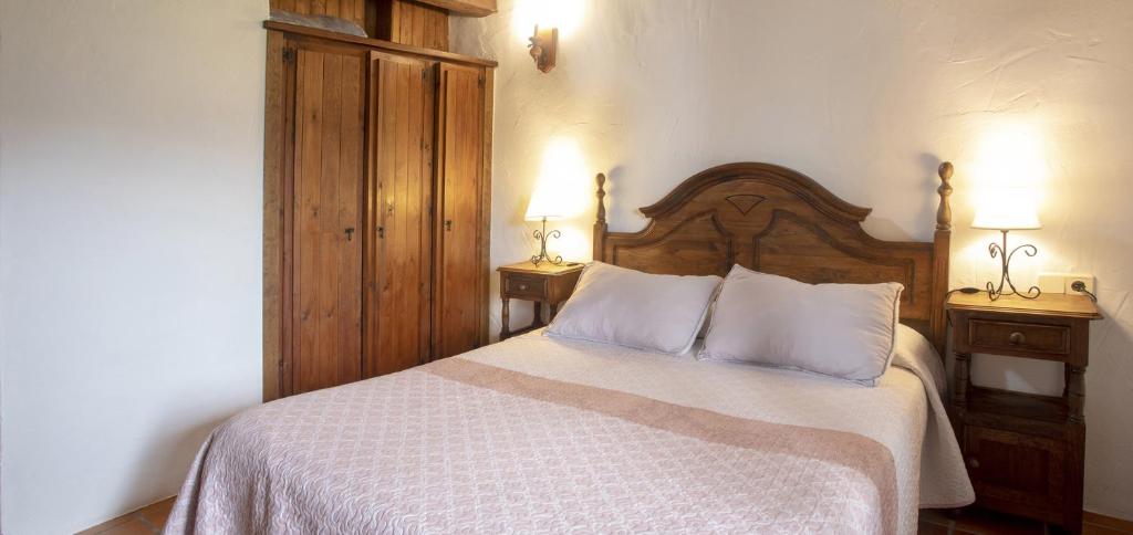 Postel nebo postele na pokoji v ubytování Hotel Rural Valleoscuru